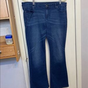 Jennifer Lopez Bootcut 16 Short Jeans